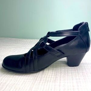 Earth Black Closed Toe Leather Crisscross Strap Heels MaryJane Shoes Size 8B